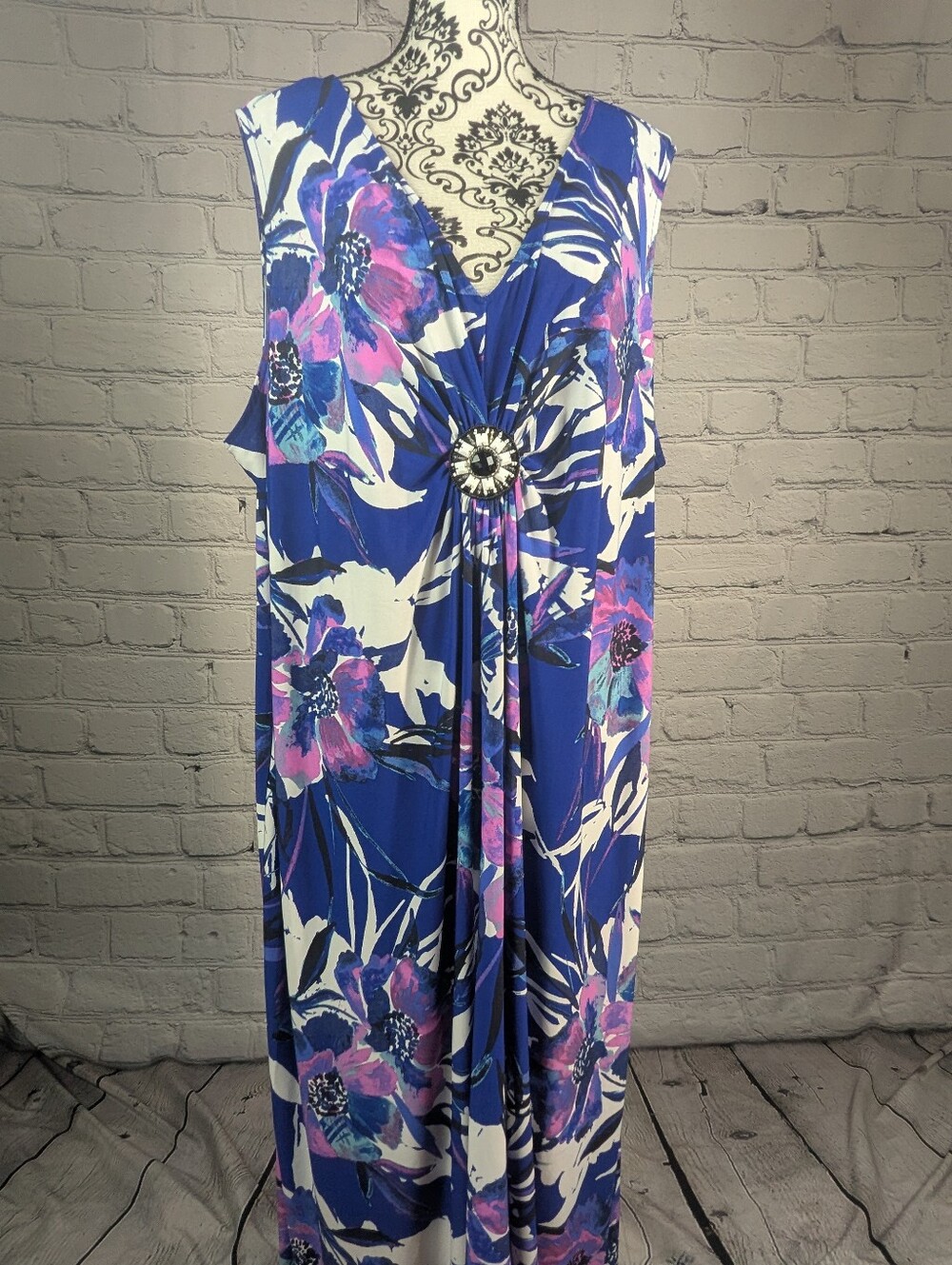 Catherine's Blue Floral Maxi Dress with Center Brooch Sx 4x Stretch Knit B32
